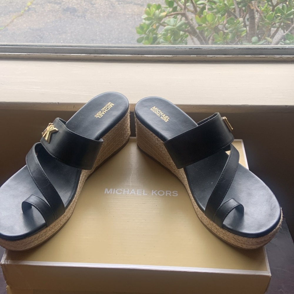Michael Kors Sidney Wedge - Picture 4 of 4
